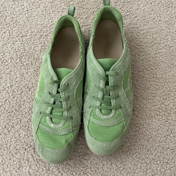 Earth Origins Carly Shoes - Picture 2 of 4